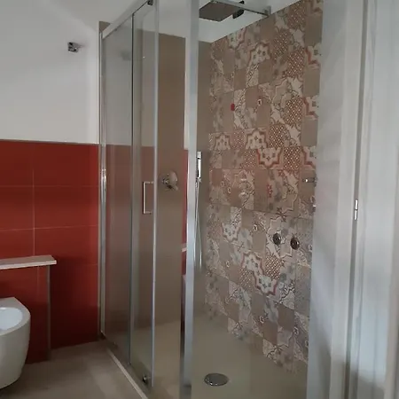 Redroom-House 3*