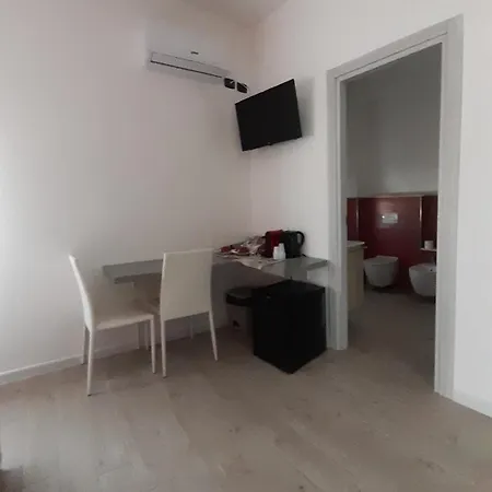 Redroom-House 3*
